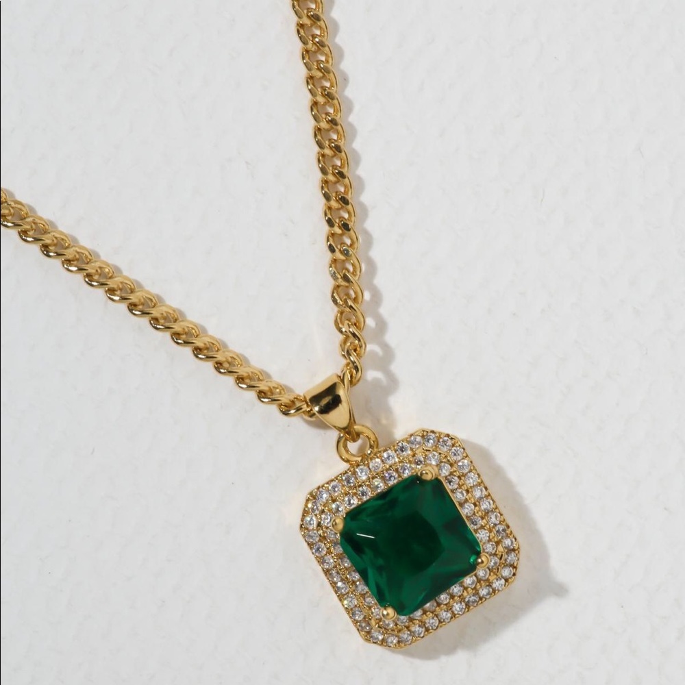 New Vanessa Mooney the Emerald Isle necklace gold
